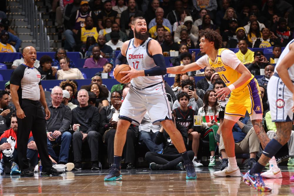 欧媒：扬尼斯-阿德托昆博因膝盖不适缺席与波黑的比赛