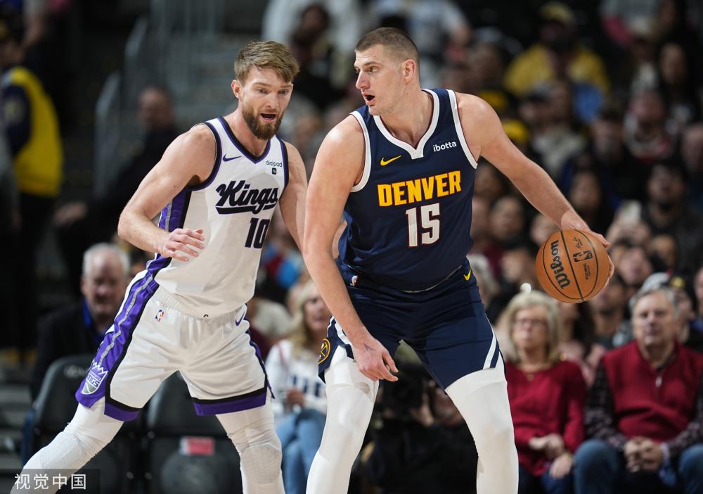 拉菲尼亚等巴西国脚赛前热身时，阿根廷球迷发出巨大的嘘声.