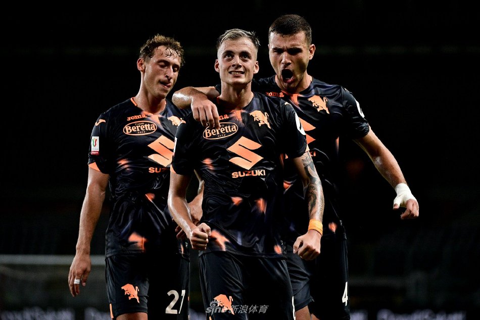 门兴总监：正常情况我们无法签下像雷纳这样的球员，他很出色